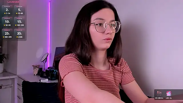 miabellee  online show from March 20, 12:37 am