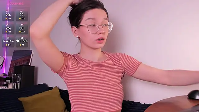 miabellee  online show from April 24, 9:06 pm