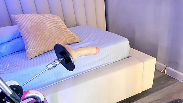 cherry monroe online show from April 24, 12:30 pm