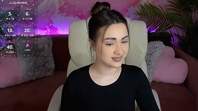 OliviaMoore  online show from March 5, 7:04 am