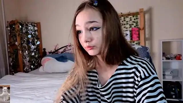 HoneyComfy online show from April 23, 2:19 pm
