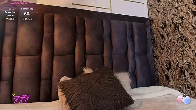 Emily  Cute   online show from March 11, 8:11 pm