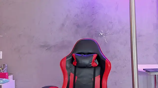naomi  blair online show from June 4, 3:55 am