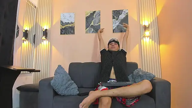 DesiresOfOlympus  online show from April 18, 7:58 pm