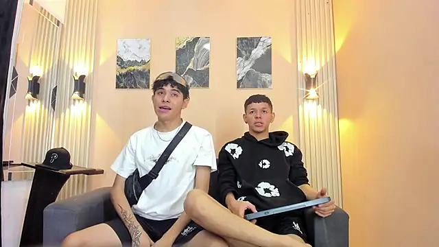 DesiresOfOlympus  online show from April 24, 9:06 pm