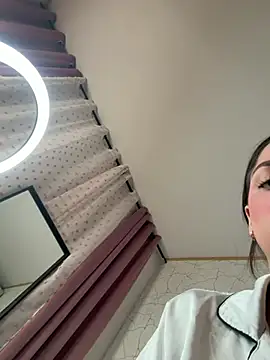 BambiRoses online show from July 6, 4:18 am