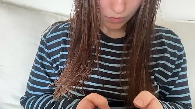 Lucyschickt online show from May 3, 9:23 am
