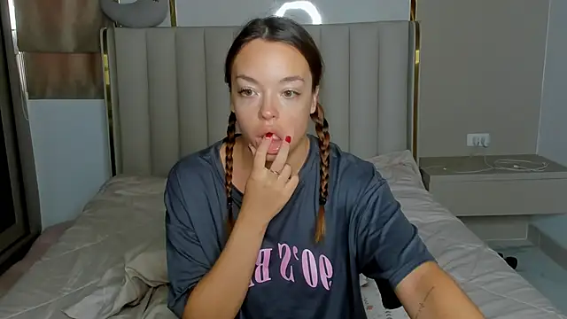 stellaa quenn online show from April 20, 12:13 am