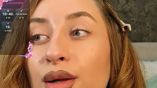 AuraM00n online show from April 21, 2:51 am