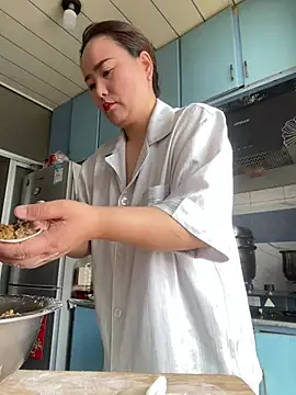 Youyou 12 online show from April 24, 12:57 am