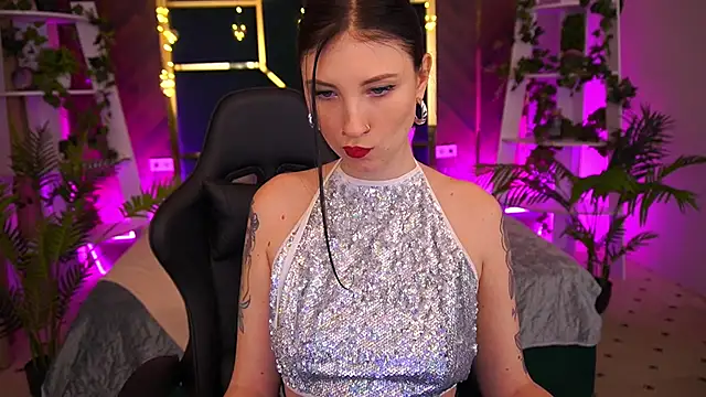 LunaaMay online show from February 13, 10:39 am