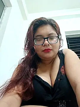 Elie Hallway online show from April 25, 7:22 pm