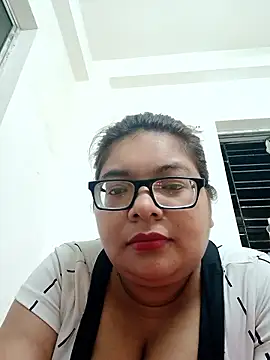 Elie Hallway online show from April 22, 6:49 pm