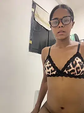 LIA PARKERR online show from April 8, 1:41 am