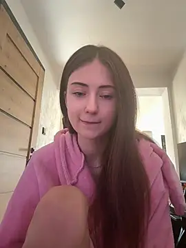 karlaluuvv online show from March 18, 11:15 am