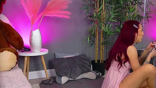 CrystalRedd online show from April 18, 4:48 am