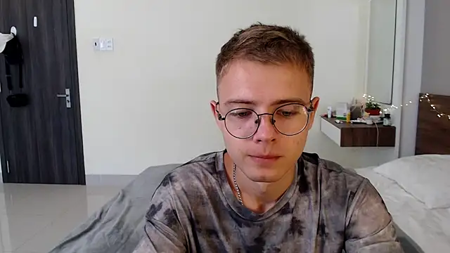 NikiKerryCum online show from April 24, 6:16 am