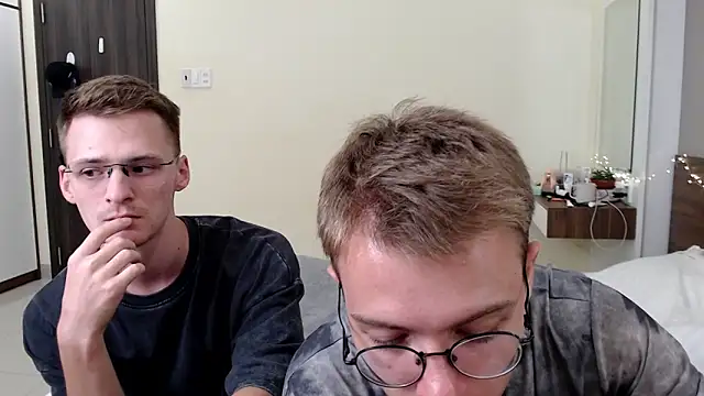 NikiKerryCum online show from April 20, 11:57 am