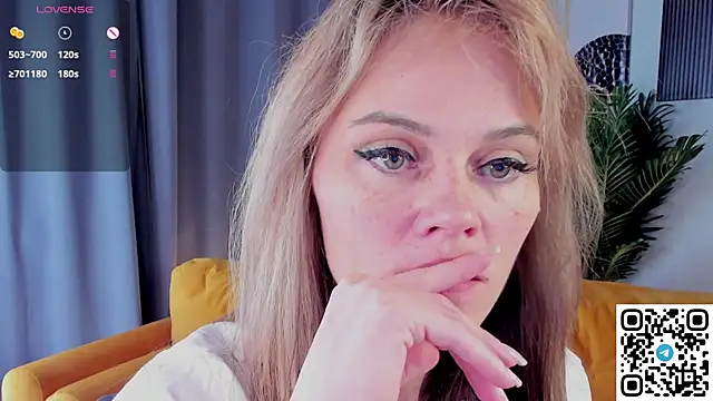 agatha roose online show from March 30, 3:39 am