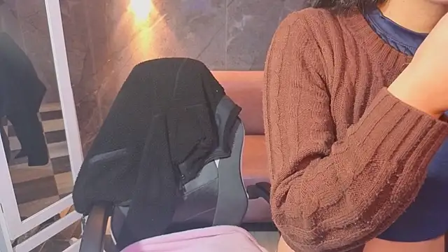 Sophie jones b online show from April 14, 12:27 pm