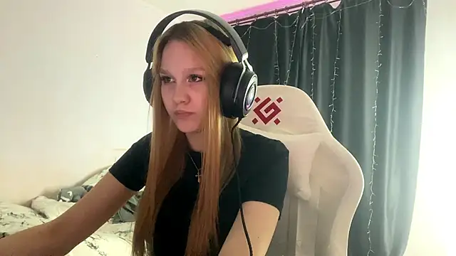 axin burnell online show from April 24, 5:49 pm