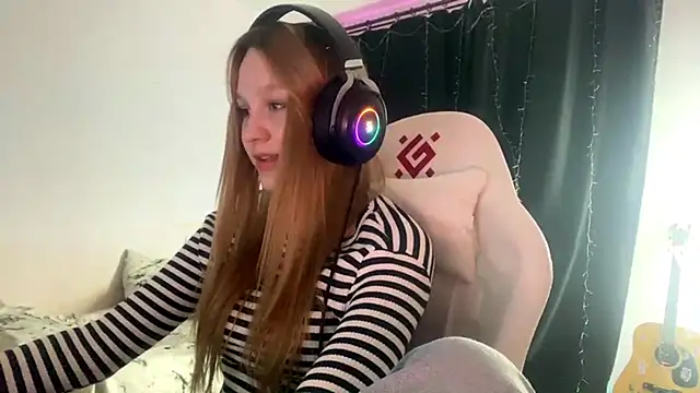 axin burnell online show from April 28, 5:39 pm