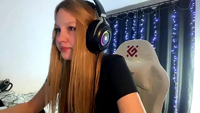 axin burnell online show from March 5, 6:15 pm