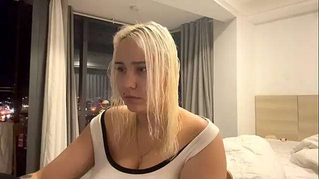 LuxureMia online show from February 16, 3:12 pm