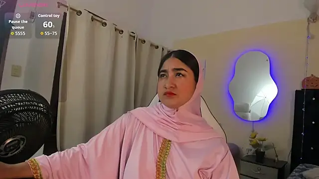 SamiraAwada online show from April 22, 7:11 pm