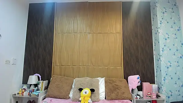 AlisHoward online show from April 21, 3:30 pm