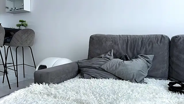 AuraXO online show from April 19, 5:18 am