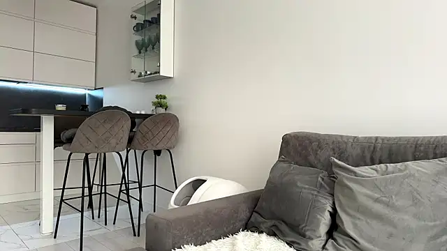 AuraXO online show from April 24, 5:10 am