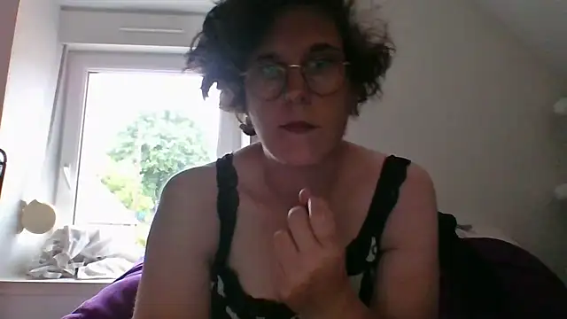 OIseauNoir88 online show from May 16, 6:38 am