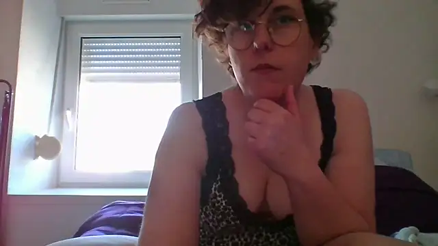 OIseauNoir88 online show from March 17, 1:59 pm