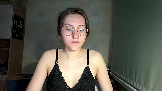 Miaaa Moon online show from June 21, 8:35 pm