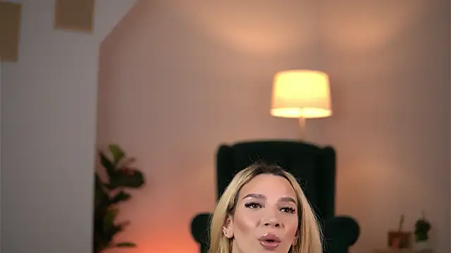 SvveetLuna online show from April 25, 3:20 am