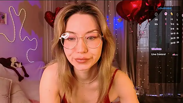 lusciousslily online show from February 17, 4:56 am