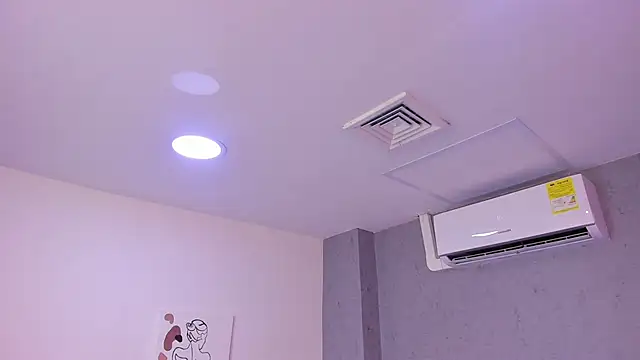 lil miia online show from April 18, 7:07 pm