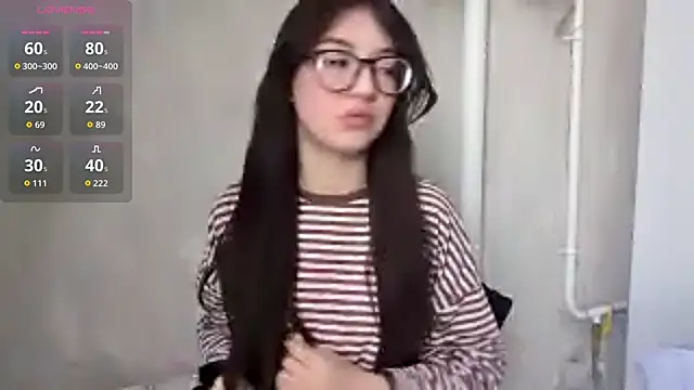 ZyntraLoom online show from March 8, 1:04 pm