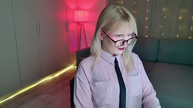 Mary Piersen online show from April 28, 9:08 pm