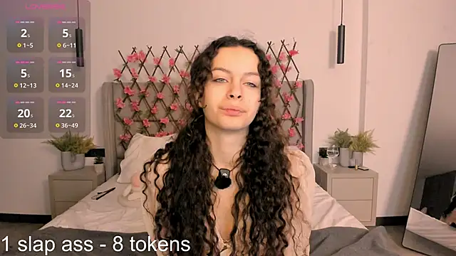 Luna Starlight online show from March 10, 10:25 pm