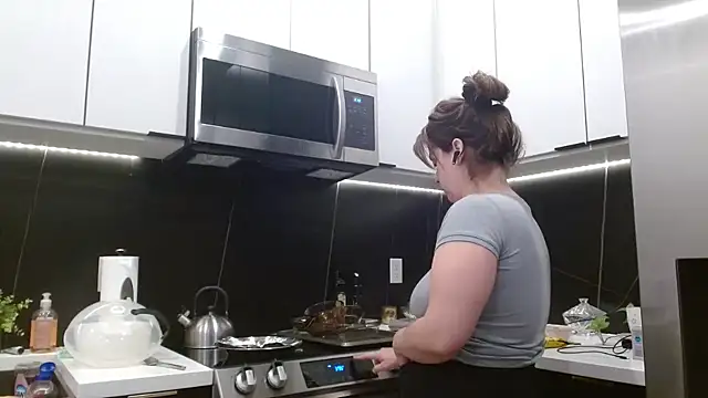 HazelSkyesChat online show from April 21, 1:40 pm