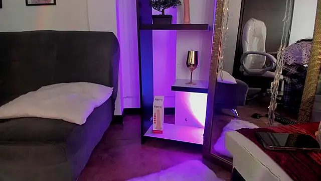 Miniadelf online show from April 13, 9:04 pm