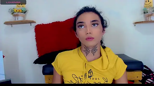 Darianna Atehortua online show from March 5, 11:00 pm