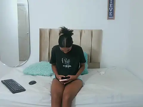 Yizz laan online show from March 11, 12:04 am