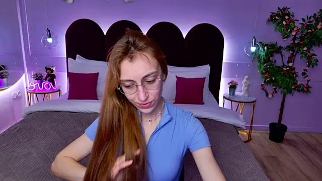 LeyaAtwood online show from April 4, 4:17 pm