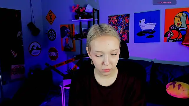 MaoqiBeverly online show from March 30, 11:10 am