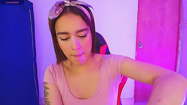 Zoe-Walzer online show from April 25, 5:43 pm