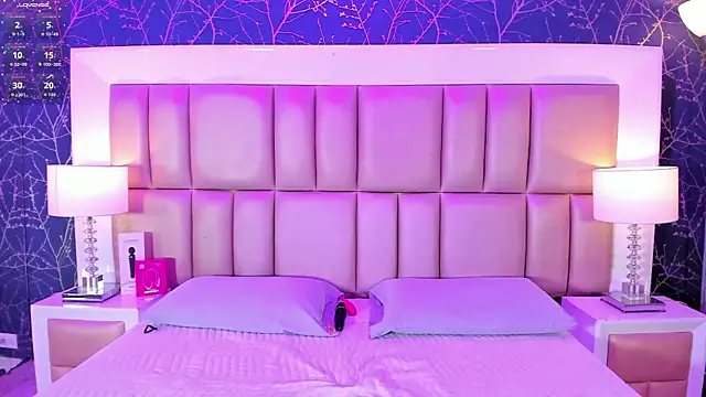 KiaraEverly online show from April 24, 12:30 pm