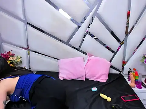  EmilySquirt online show from February 6, 1:25 pm